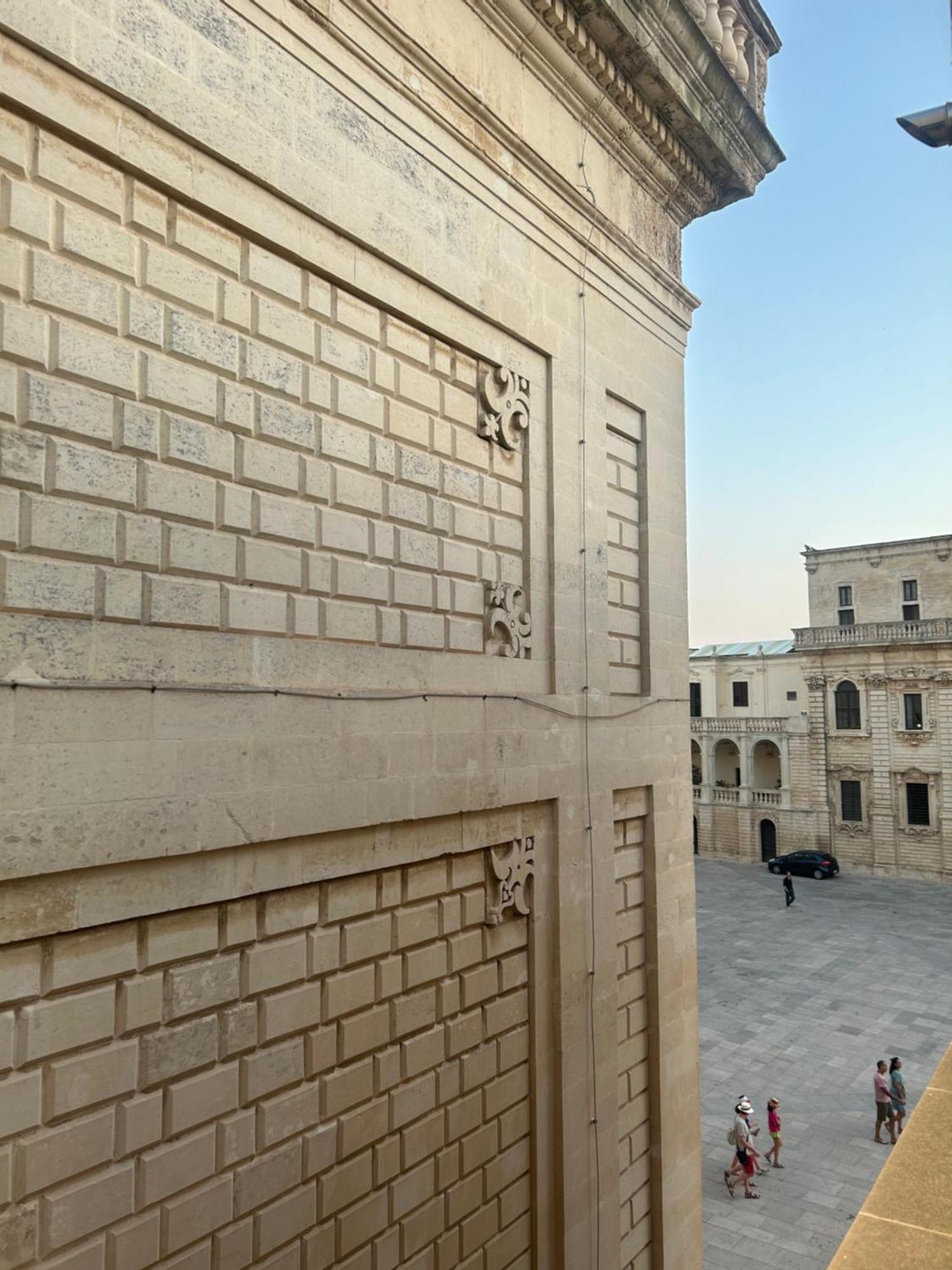Palazzo Lanzilao'S Rooms เลชเช ภายนอก รูปภาพ