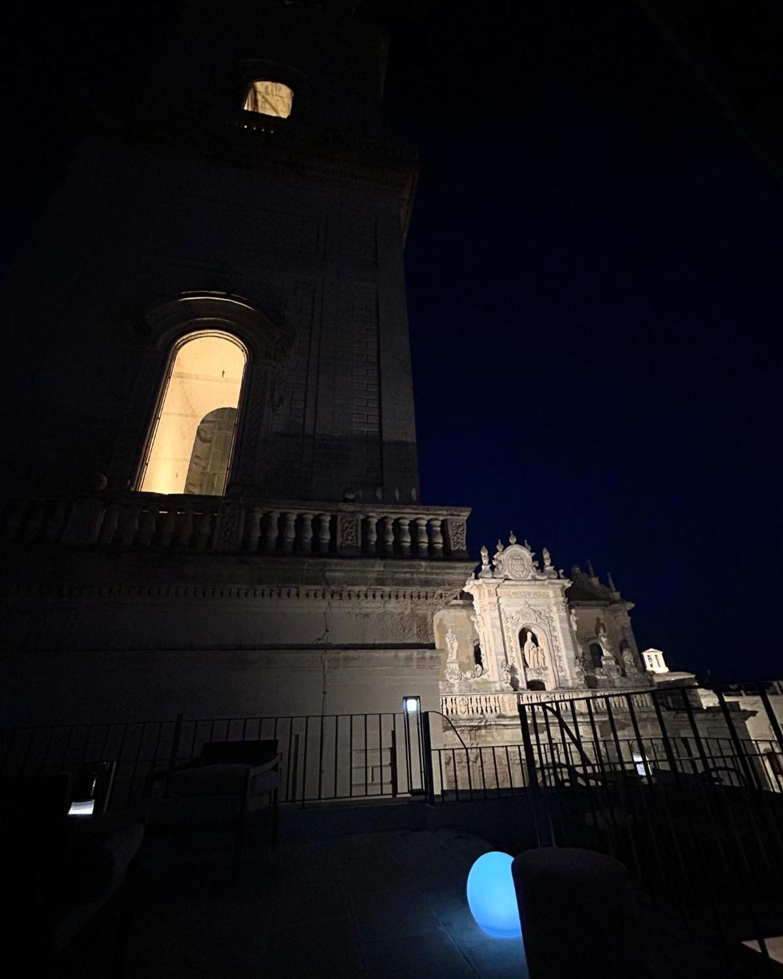 Palazzo Lanzilao'S Rooms เลชเช ภายนอก รูปภาพ