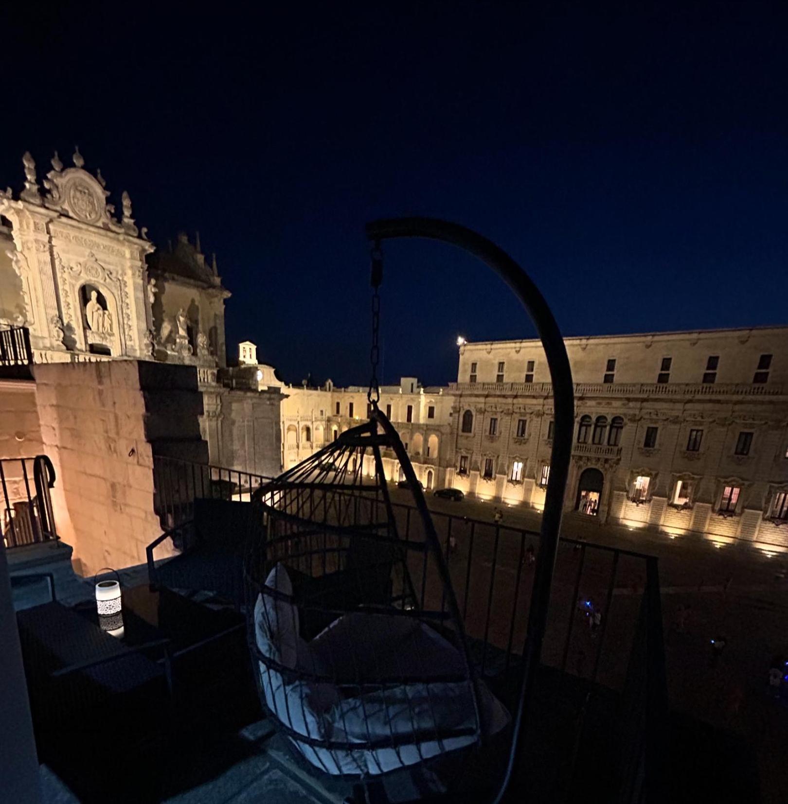 Palazzo Lanzilao'S Rooms เลชเช ภายนอก รูปภาพ